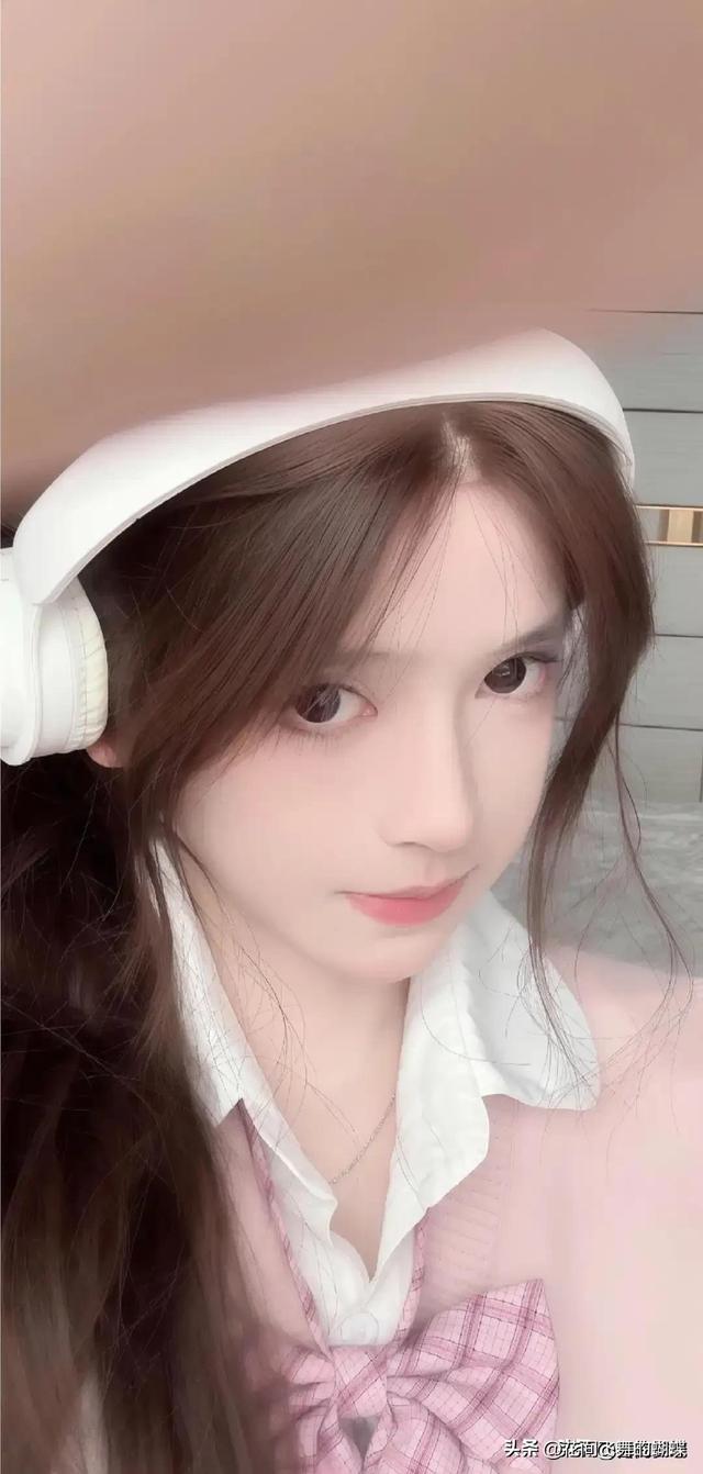 湖北荆州一校花,168cm皮肤白到发光,身材也很顶级,太美啦