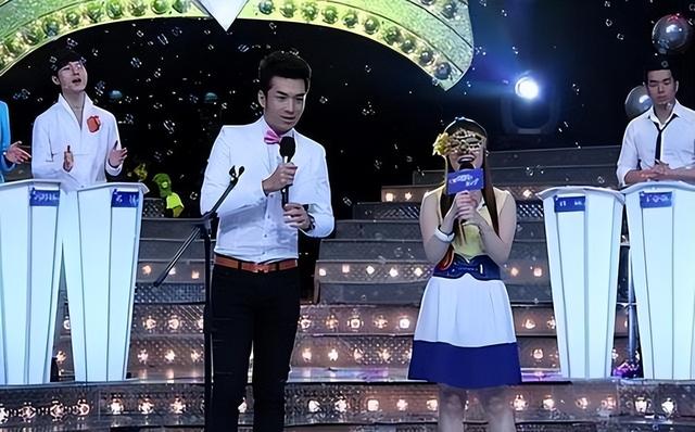 讨好大佬，陪睡上位，遭央视“开除”，她身上的标签哪个才是真的