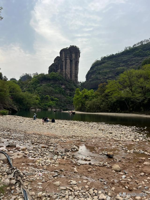 武夷山，其标志性的景点即玉女峰，也是福建省的地标