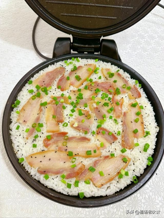 被中年阿姨的“电饼铛用法”惊到了，打开思路后，根本不可能闲置