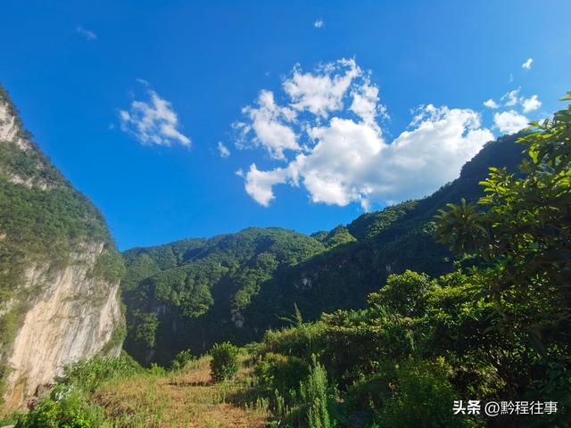 旧时古道，如今人迹罕至；峡谷中间，有一个美丽野瀑布