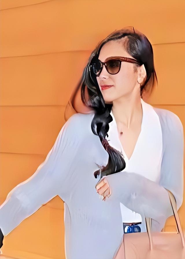 霍启仁举行婚礼，大嫂郭晶晶缺席	，让人讨厌的事情发生了