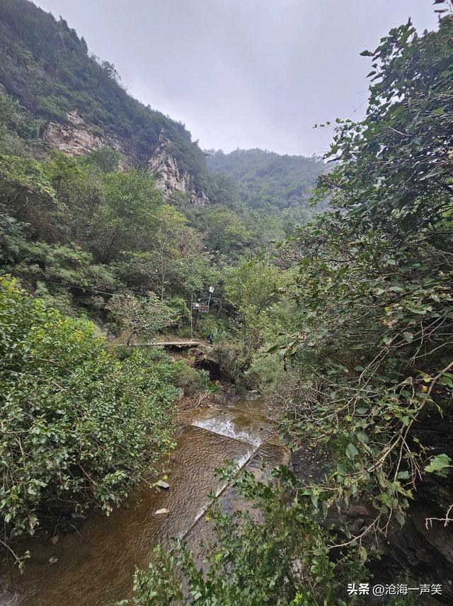 黑龙潭，飞泉流瀑，铁桥横亘，重峦叠嶂，一起走吧，强身健体吧！