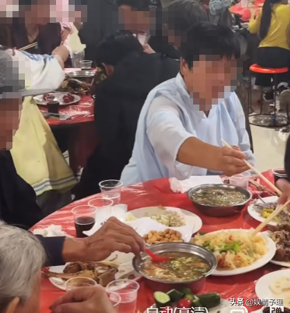 吃相太难看！借着婚礼“捞金”的百万网红小黑妮，终究是自食其果