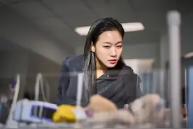 一脱成名12年后，她终于赢麻了图片