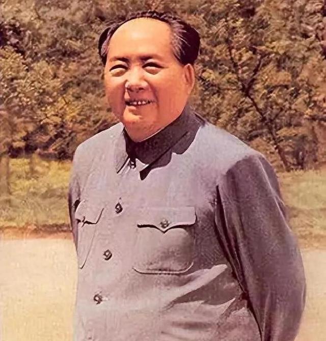 他48岁接替华国锋职务，官至副国级，退休后回到农村当农民