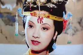 新民艺评丨邓婕：从女王变助理图片