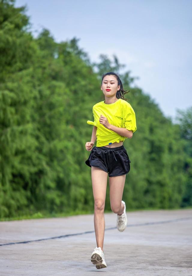 秋天来个中等强度有氧跑'那血压哗哗地降