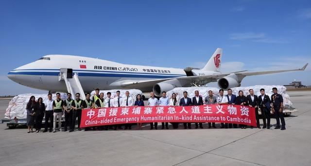 中国给特朗普上了一课！当着王毅的面，泰柬外长笑容满面亲密握手