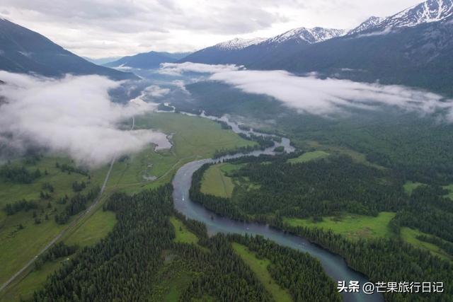 新疆与俄罗斯交界有个县，出了三个世界级景点，风景绝美不输瑞士