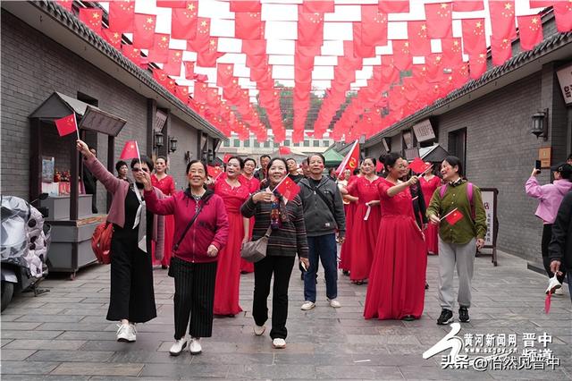 昔阳县大寨景区国庆假期迎来客流高峰