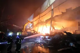 河南“11·21”特别重大火灾事故警示：违规电焊作业，一系列错误行为引发42人遇难惨剧图片