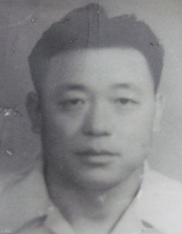 39年，萧克不顾反对处决一司令员，不料宋时轮、邓华相继弃他而去