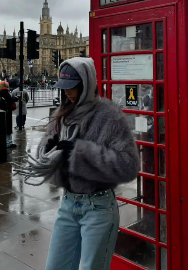 冬天穿件灰色系衣服既显高级又实用！