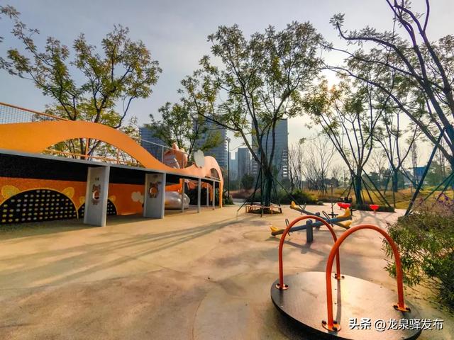 家门口的公园又+1!能遛娃、能夜跑、还能露营→