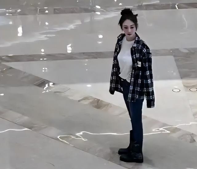 秦岚的胸，李小冉的腿，殷桃的腰，这些中年女星简直迷死人