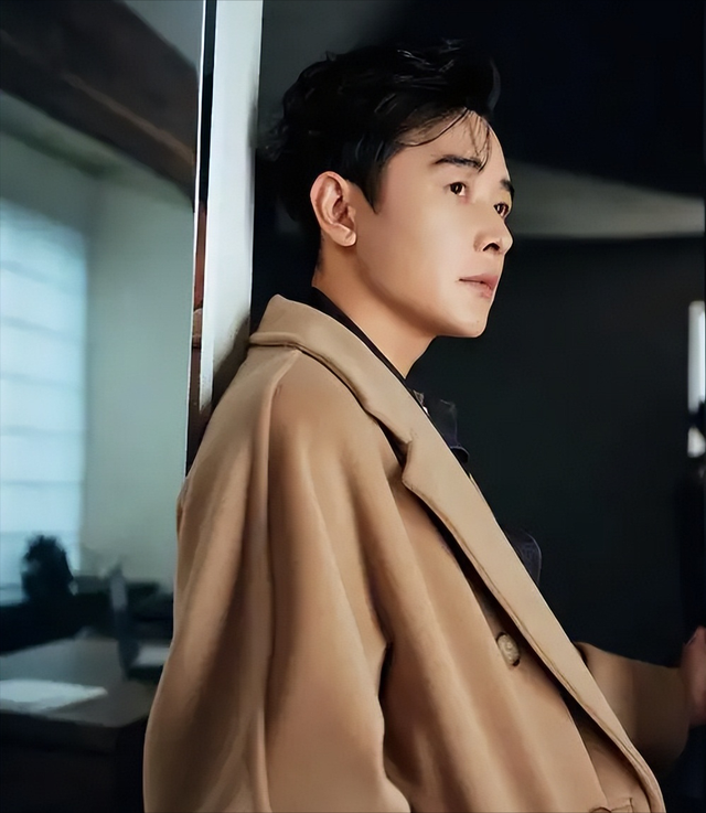 婚变传闻后，罗晋携任素汐与母亲去祈福，撕碎了唐嫣最后一丝体面