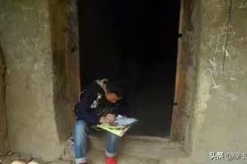 弟弟自愿放弃上大学，打工供姐姐学习，如今姐弟俩人现状如何？图片