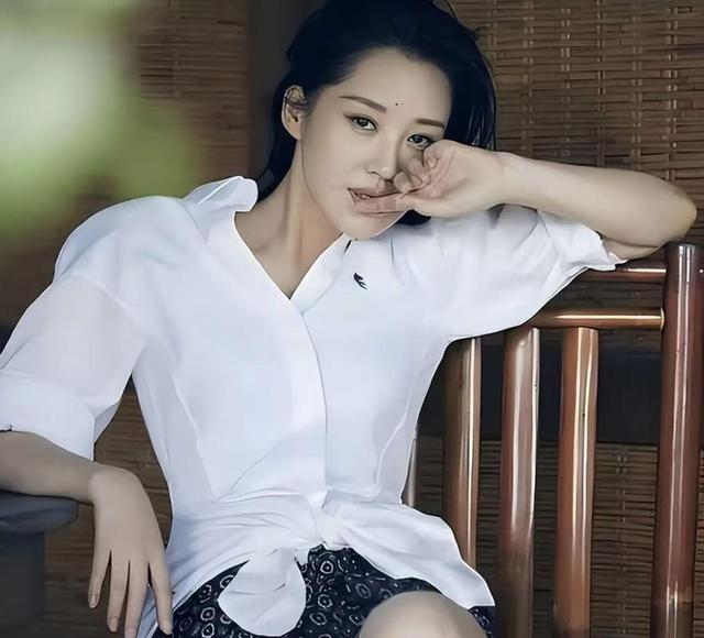 她一生 “风流成性、老少通吃	”，撩汉无数，现如今57岁却依旧单身