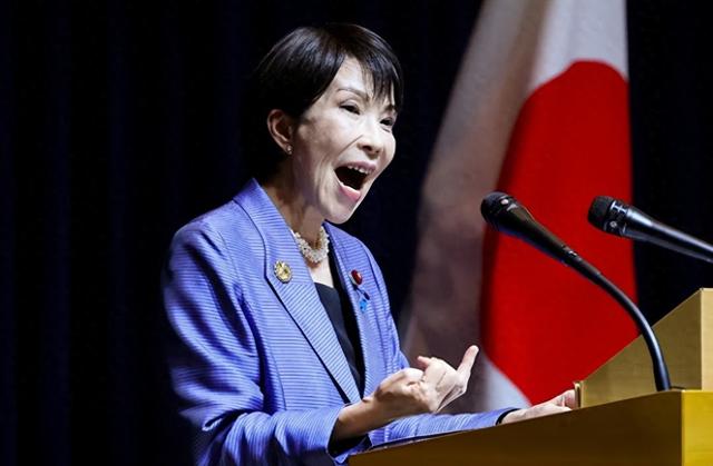 硬抗中方19天，高市终于服软了！就台海问题改口，想与华恢复关系