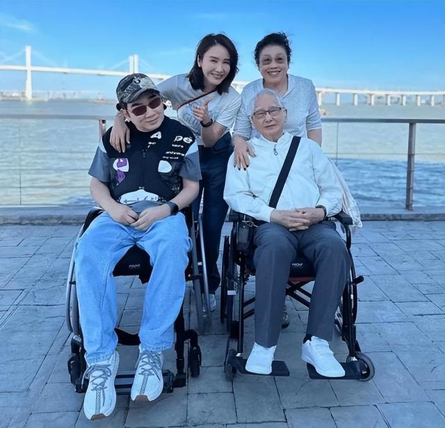 拿视后却退圈救家！黎姿的逆袭，53岁仍优雅，家人是她的光