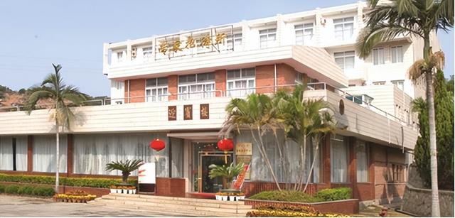 1993年，李鹏总理与夫人朱琳，北京家中唱卡拉OK，非常罕见的留影