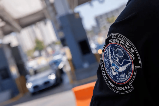 美边境审查加严！赴美旅游竟可能被查手机，边境管控成新劝退因素