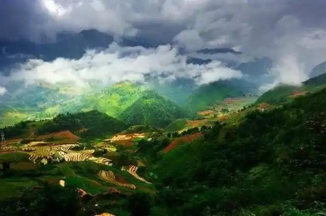 越南河内市西北的三岛山