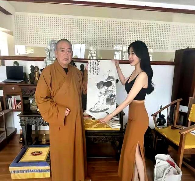李湘还是不忍了！坦白与释永信的真实关系，亲吻照真相已大白