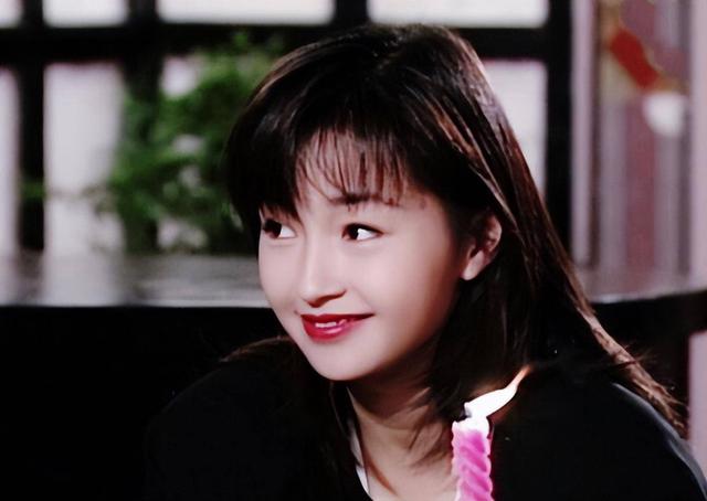 两次拒绝黎明，无视钟汉良示爱，被折磨20年后55岁的她憔悴成大妈