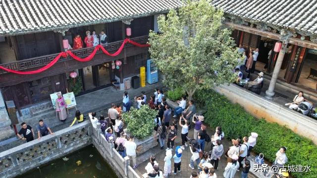 解锁古村新玩法！建水团山“NPC”带你沉浸式“穿越”