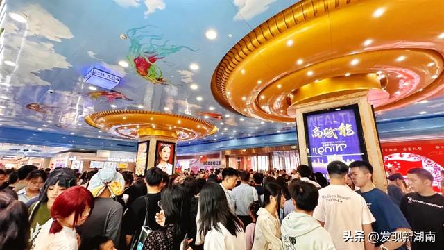 月满丽都人潮沸！万家丽中秋 “圈粉” 全球游客！