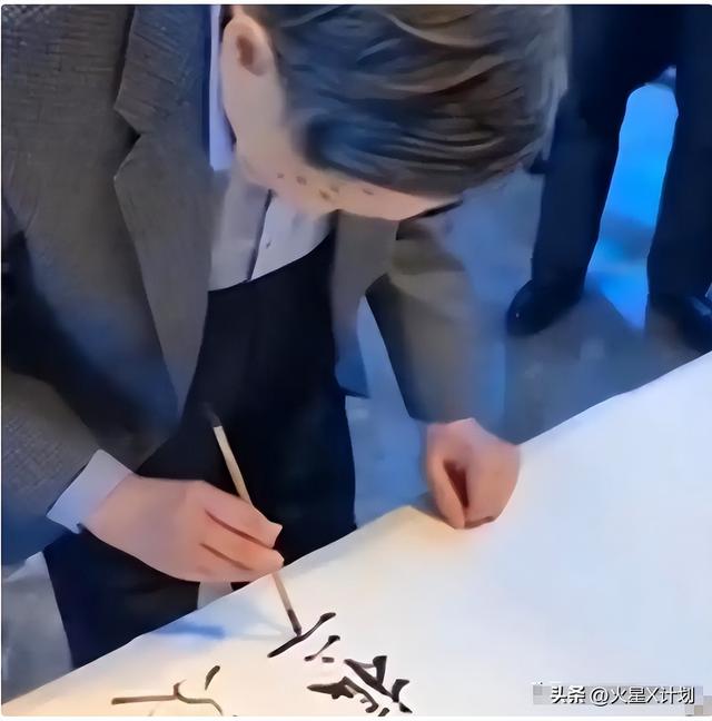 事实证明，49岁无儿无女的翁帆，早被杨振宁安排好了退路