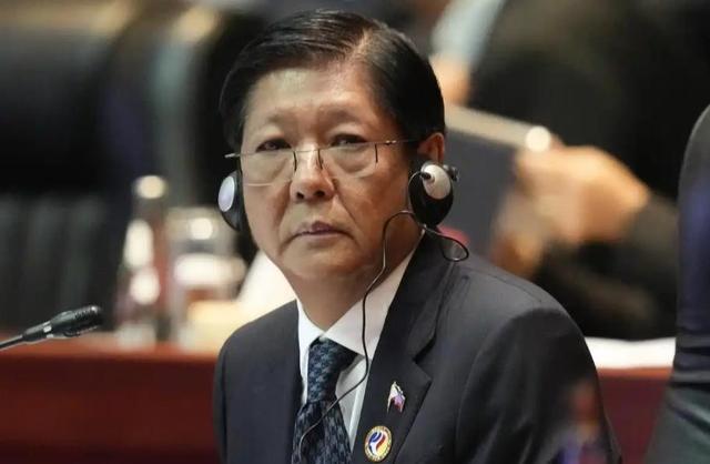 小马科斯消失4天，现身后的第一件事，竟是给中国大使告别送行