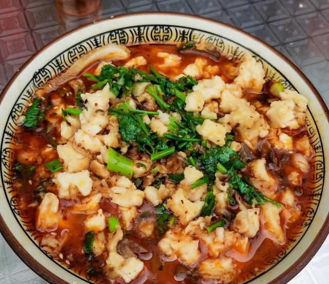 56年毛主席在北京吃羊肉泡馍，环顾四周后突然问高智：你工资多少