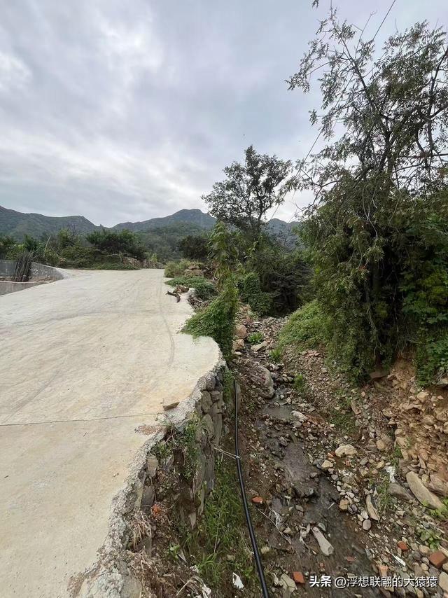 在邹平上回村可以攀爬摩诃峰，但俺没爬，俺买了农家菜打了山泉水