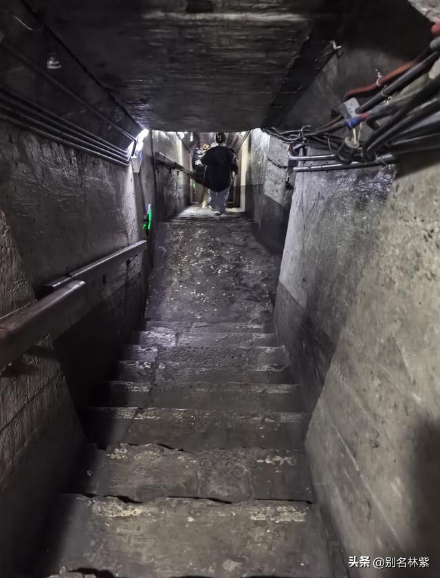 世界反法西斯战争胜利80年之际，参观海拉尔纪念园，哈萨尔桥夜景