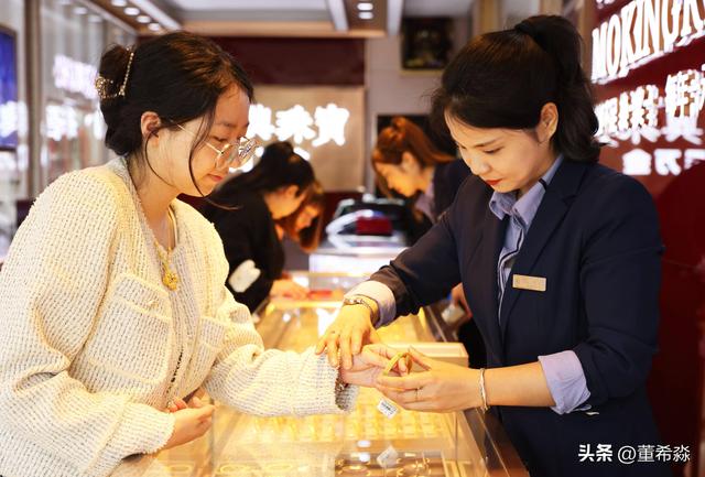 “一口价”黄金饰品避坑全指南！学会这几招，不再当“冤大头”