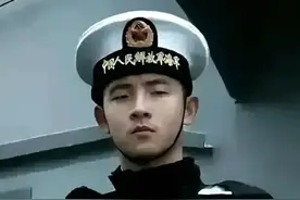 一张照片引爆的争议：《帝国蔑视》背后的情绪漩涡图片