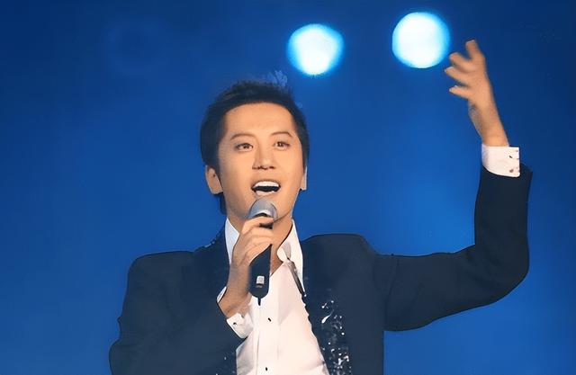 他8次上春晚，作死被捕入狱，今54岁无人问津，老搭档也断了联系
