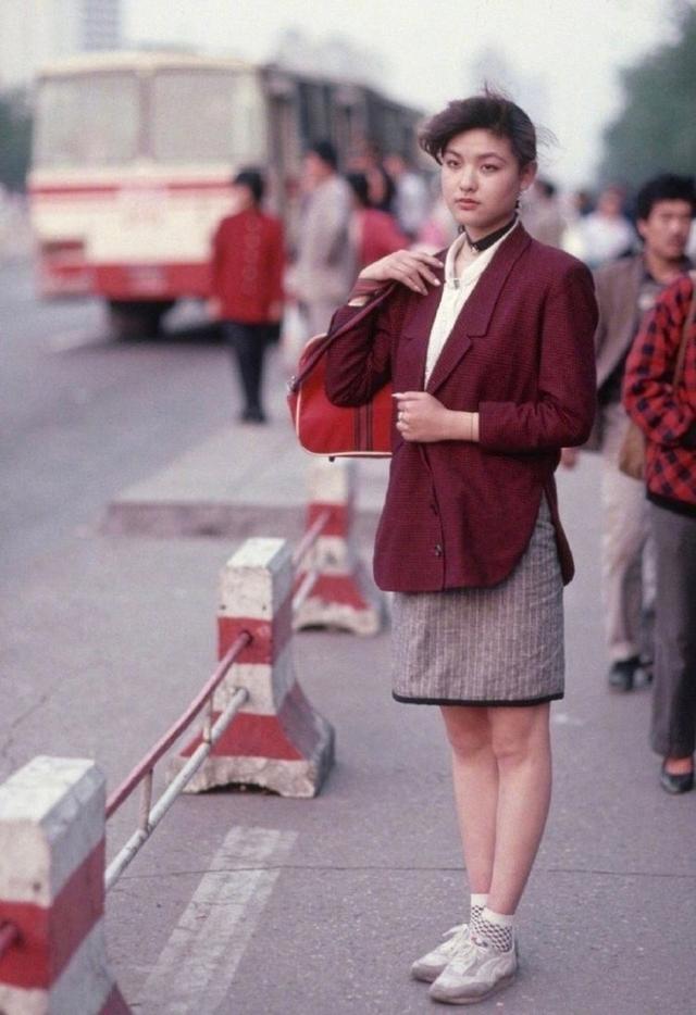 湖南一女子因长得太漂亮，55岁没上过一天班，颜值曝光后网友懵了