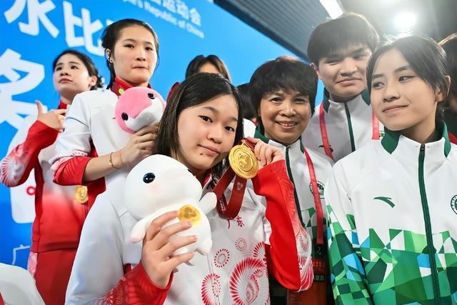 全红婵发胖惹全网担忧，夺冠后打脸黑粉，与王伟莹才磨合一个月