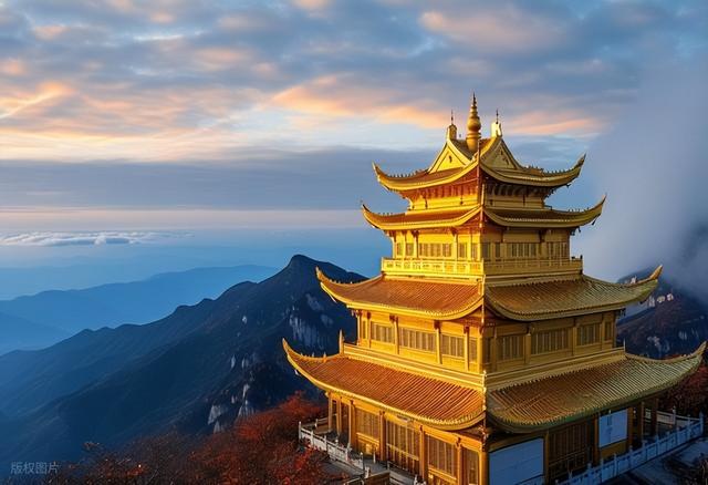 此生必爬的十大名山：从人间仙境到极限挑战，你敢来征服吗？