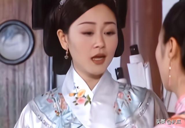 被丈夫出轨8次	，被闺蜜无情背叛，43岁抑郁后在家中烧炭自尽