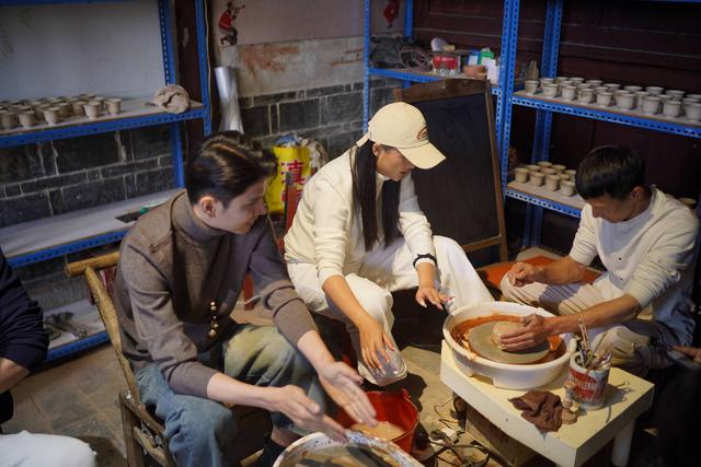 【外眼看云南】汽笛声中的“慢生活”，一场跨越国界的乡愁之旅