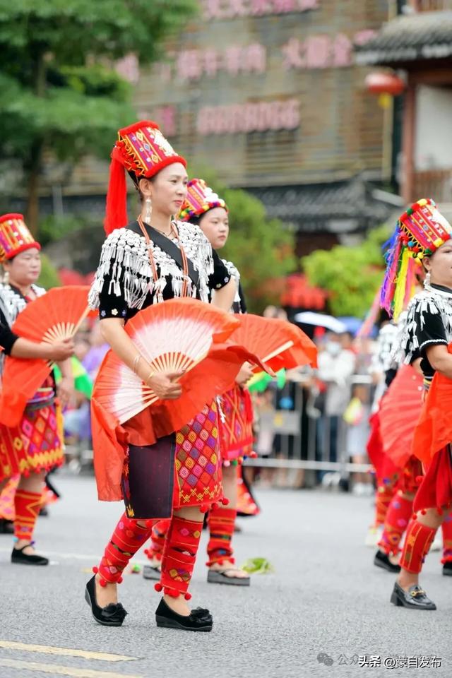 中缅胞波狂欢节刷屏了！牛车巡游、文化展演……瑞丽今天全城沸腾