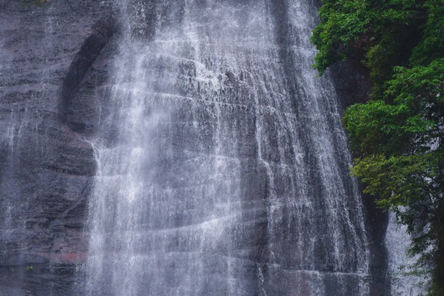 这个“名牌加身”的西南山城，正适合淡季来玩！