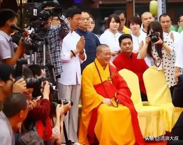 不查不知道一查吓一跳，掌控少林寺38年的释永信，私下到底有多壕