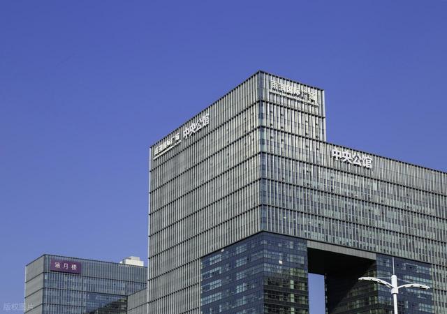 全网都在劝退考公，年轻人到底该不该考公？