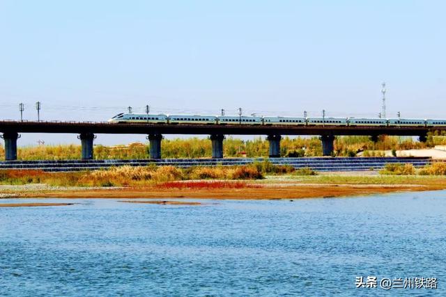 铁道风景线 | 黑河映铁骨，四季见风华